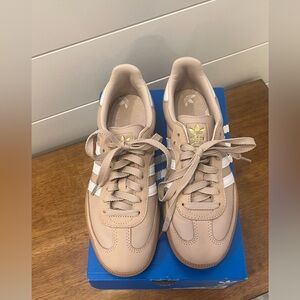Women's Adidas Sambas OG - Size 7